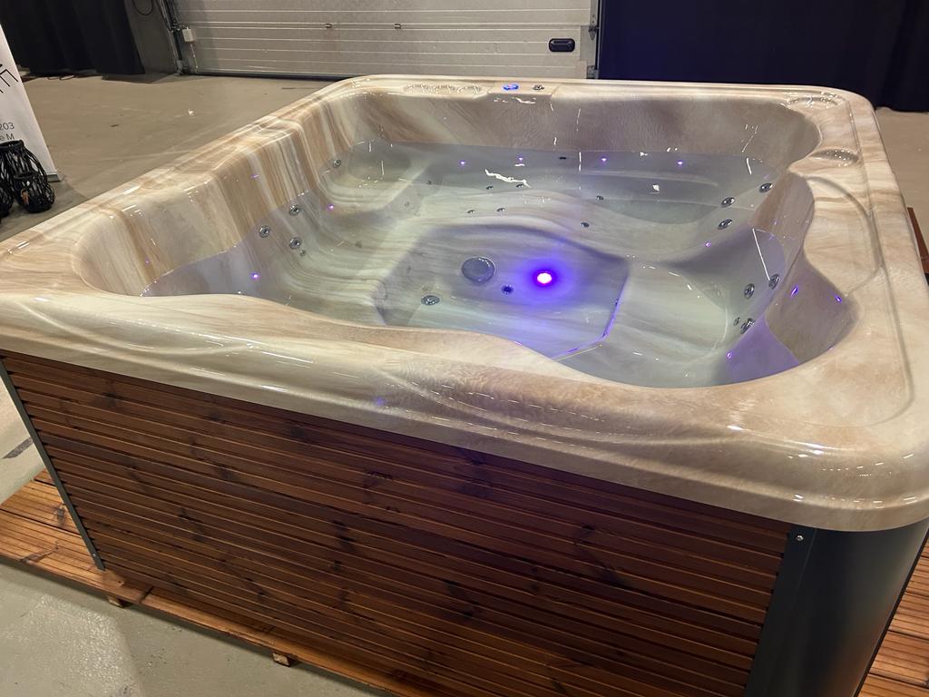 Whirlpool mit 3D-Baum