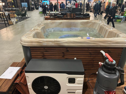 Jacuzzi with 3D tree
