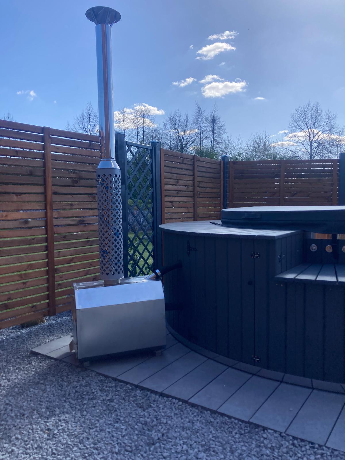 Hot tub with 360 degree terrace