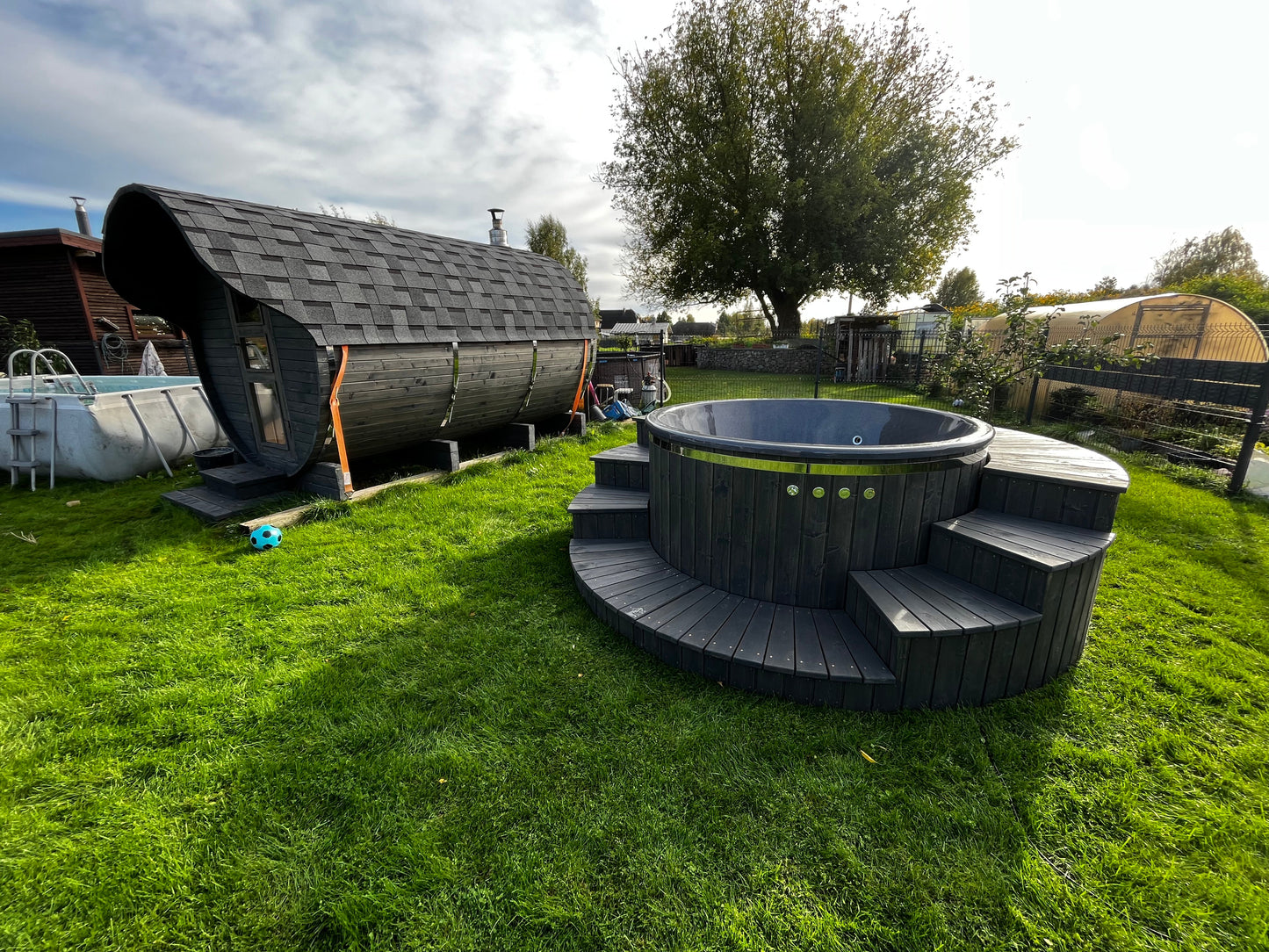Sauna + Hot tub with 360 degree terrace