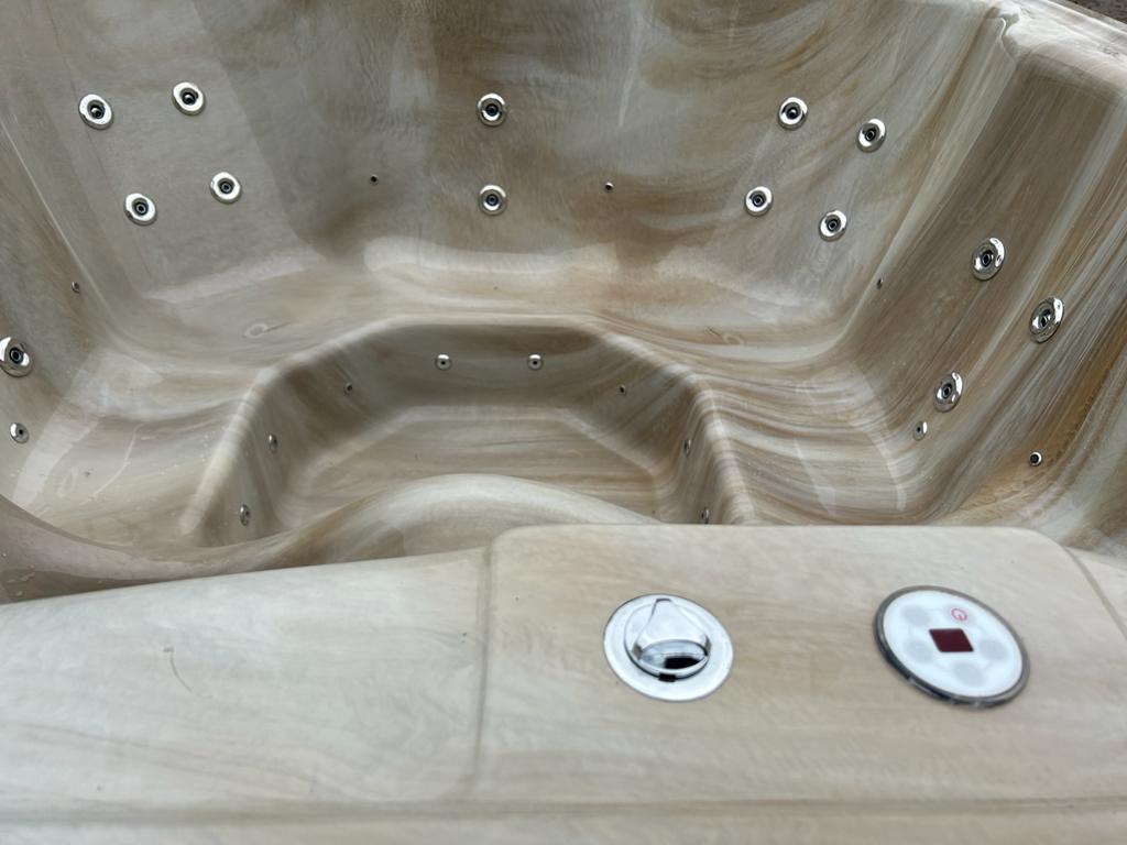 Whirlpool mit 3D-Baum